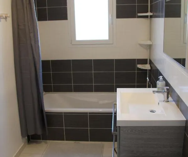 Les Lauriers De Lomagne *